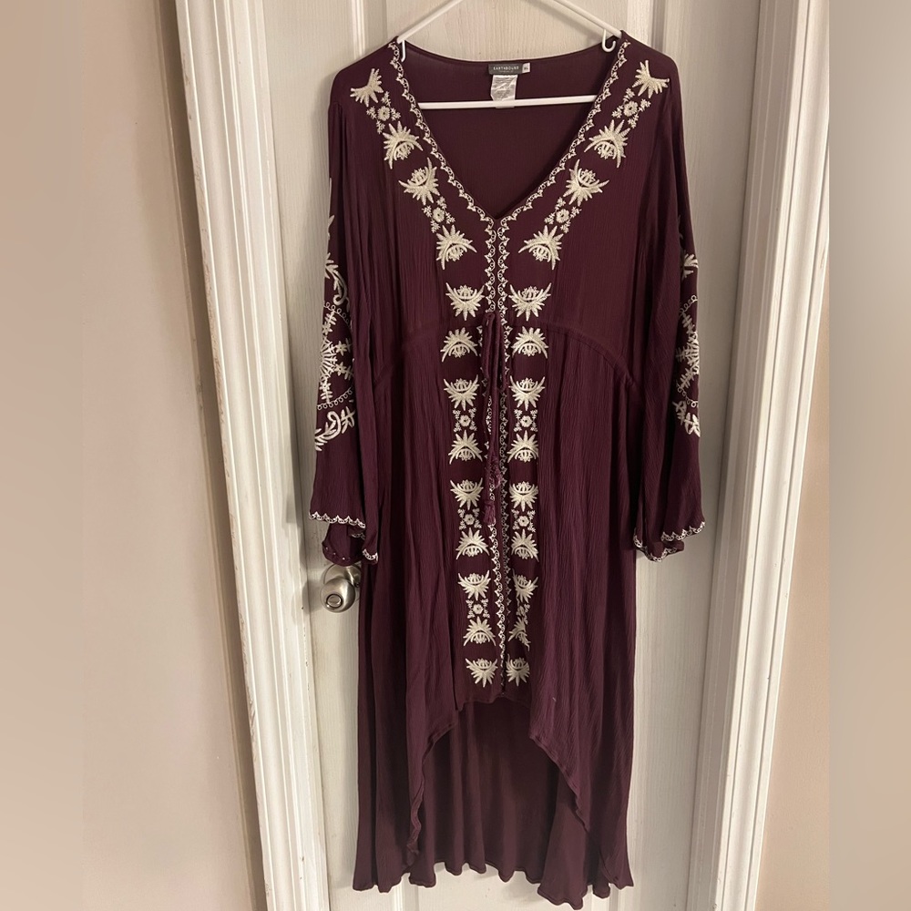 Maroon colored High Low Dress; Tie-up under bust; Long bell sleeves; Women’s XL.
